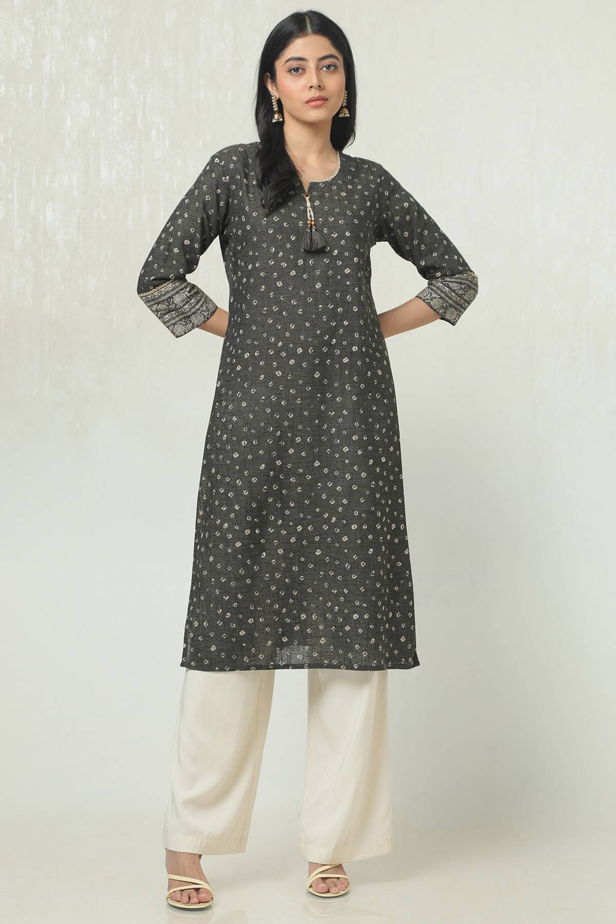 Charcoal Cotton Bandhani Print Kurta With Tassels - View 5