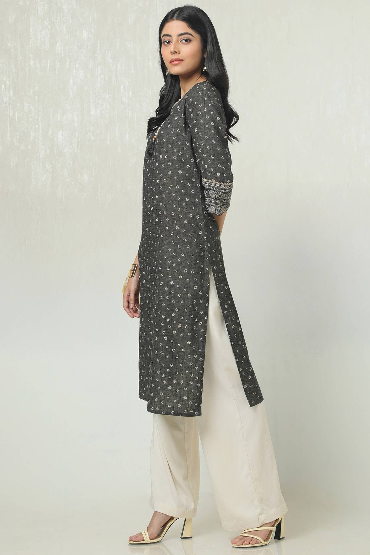 Charcoal Cotton Bandhani Print Kurta With Tassels - View 3